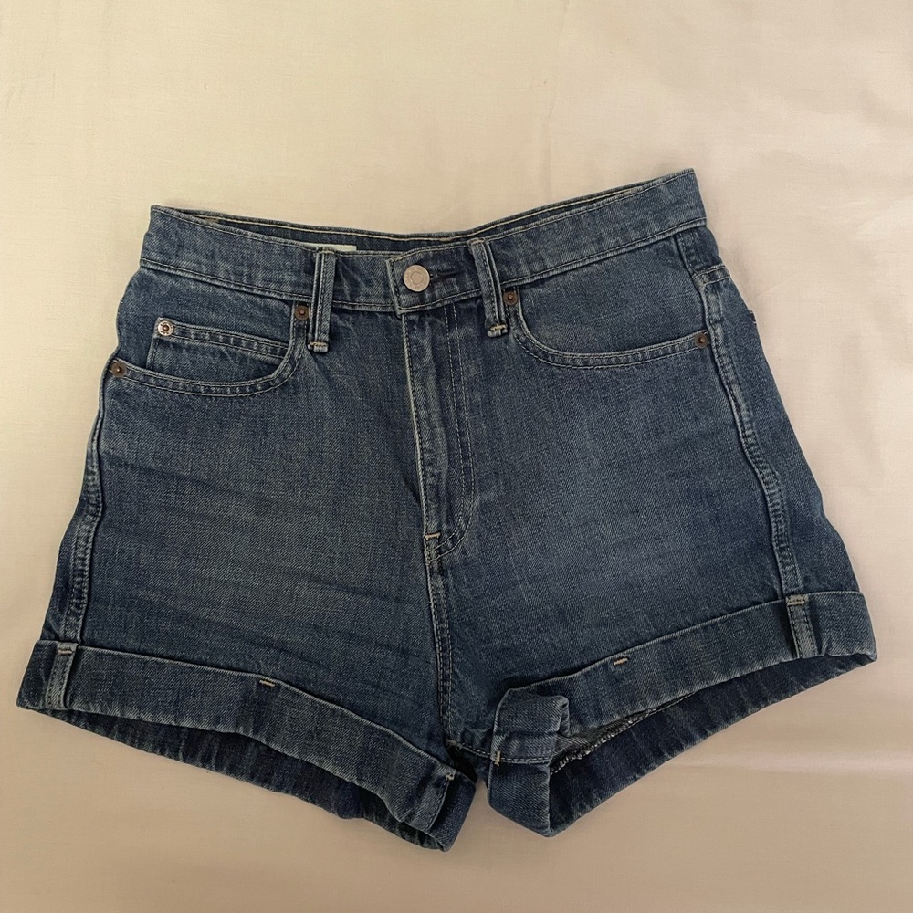 Gap 1969 denim, original high rise jean shorts size 26